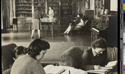 Students in the common room in Ashburne Hall several decades ago