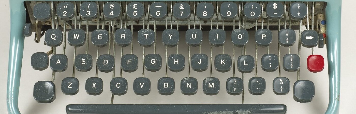 Olivetti portable typewriter QWERTY keyboard