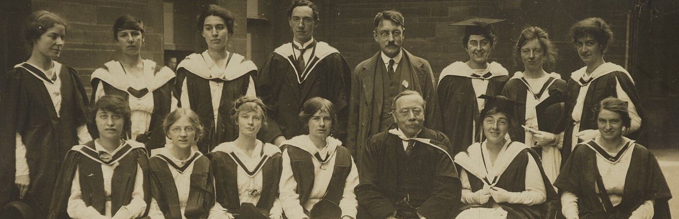 Group shot of Manchester University History students and Professor T.F. Tout, 1917